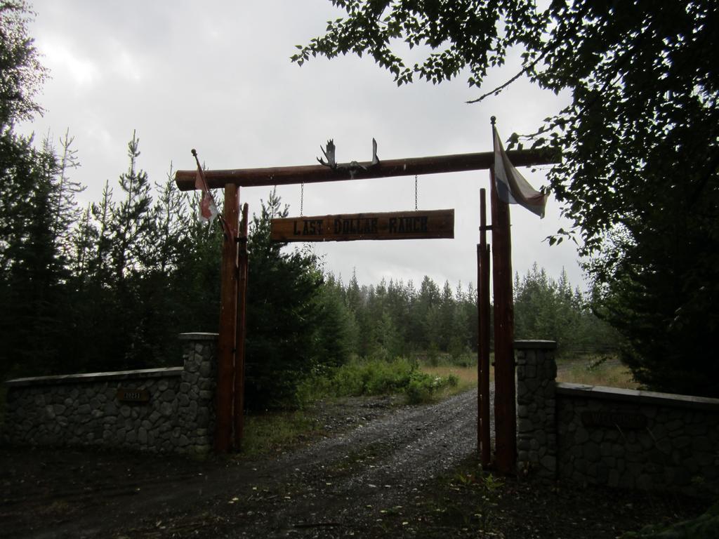 Ldr Lodge - Last Dollar Ranch Smithers Kültér fotó