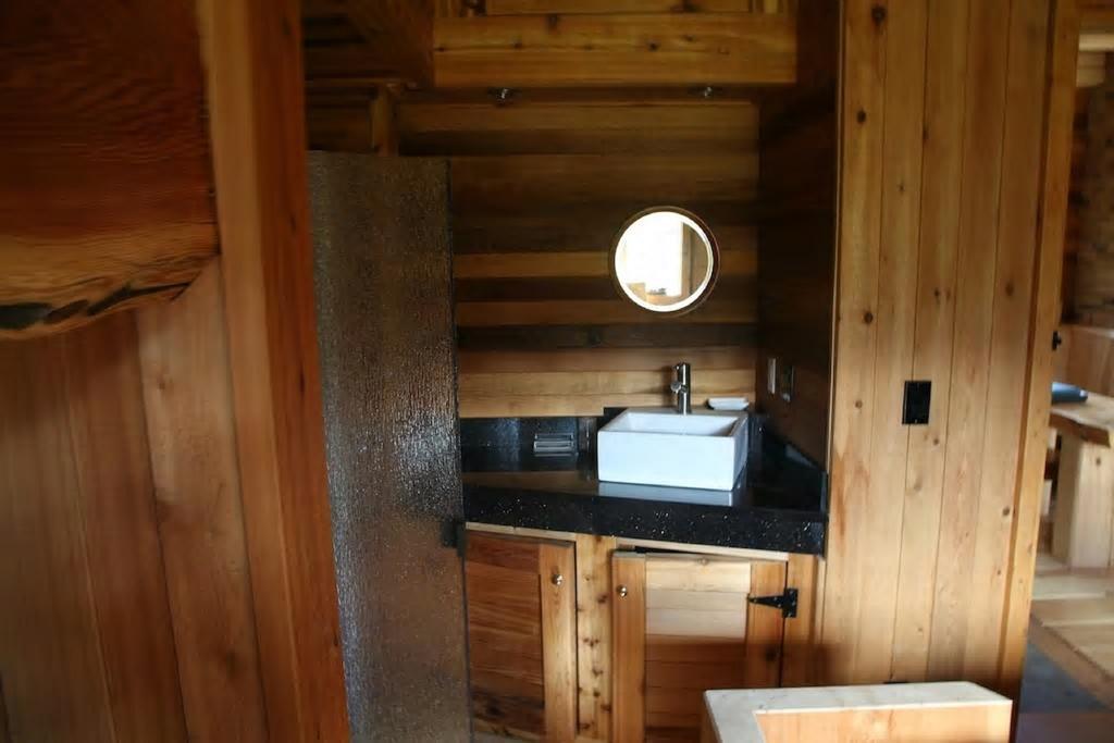 Ldr Lodge - Last Dollar Ranch Smithers Kültér fotó