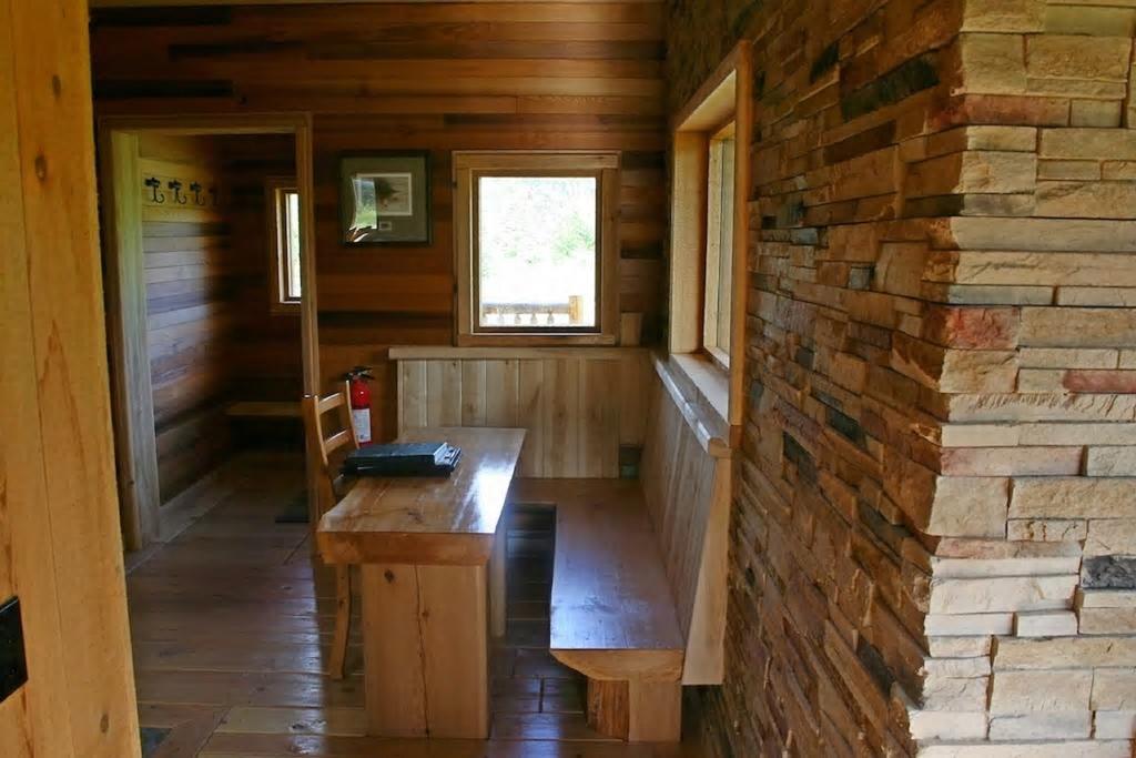 Ldr Lodge - Last Dollar Ranch Smithers Kültér fotó